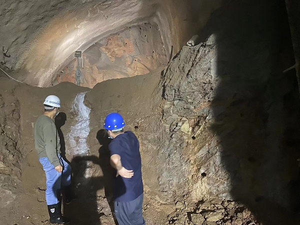 山东某隧道渗漏止水