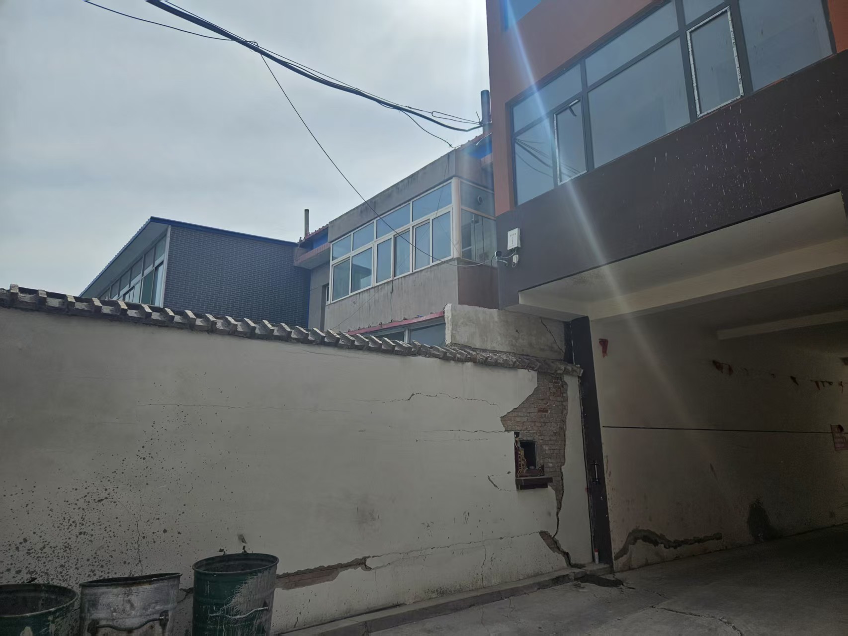 房屋隐形威胁：地基下沉的5大警示信号与科学应对